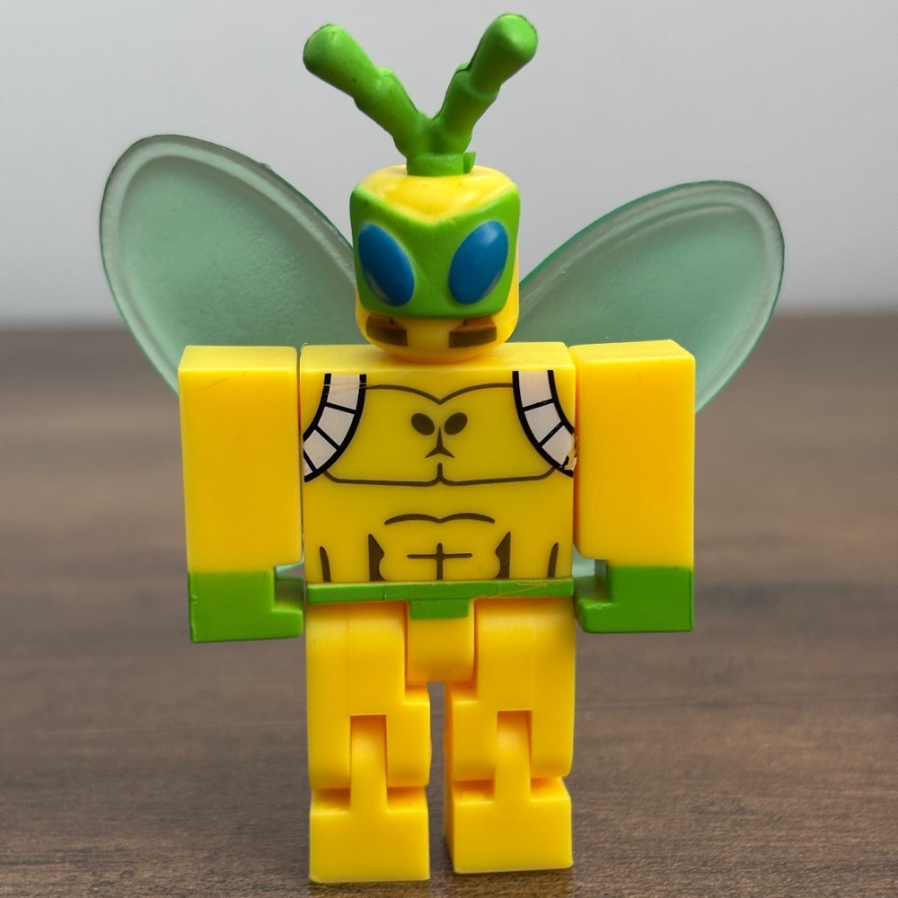 ROBLOX Heroes of Robloxia Yellow CICADA Green Wings Action Figure Toy Jazwares